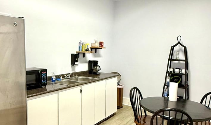 102 N Burke Ave, Long Beach, MS for lease - Interior Photo - Image 3 of 6