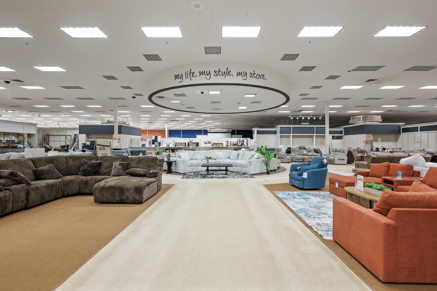 5630 Saint Croix Trl, North Branch, MN for sale - Interior Photo - Image 3 of 14