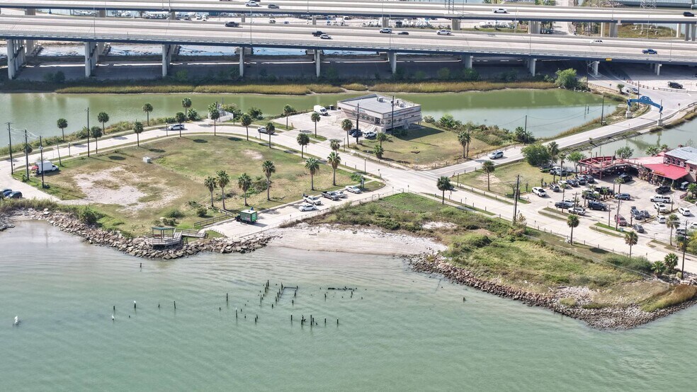 10th Street, Seabrook, TX à vendre - Photo du bâtiment - Image 2 de 8
