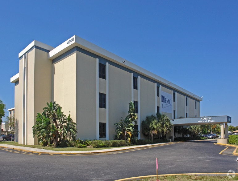 4900 W Oakland Park Blvd, Lauderdale Lakes, FL à louer - Photo du bâtiment - Image 3 de 11