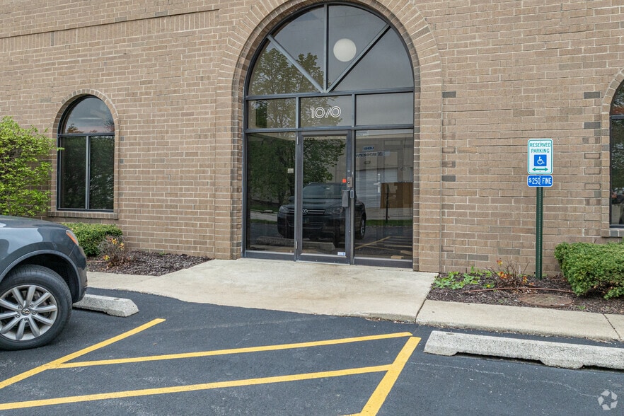 1070 W Ardmore Ave, Itasca, IL for lease - Building Photo - Image 2 of 5