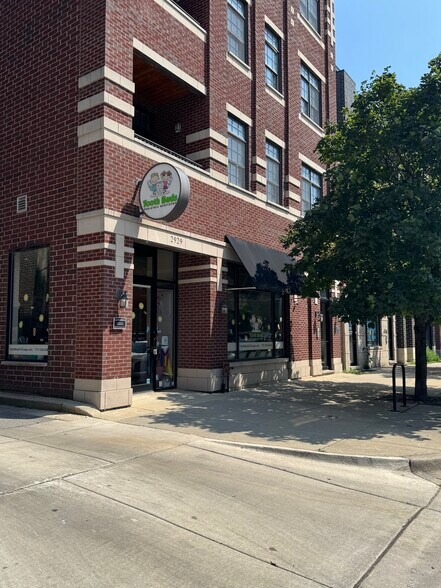 2927-2929 N Southport Ave, Chicago, IL à louer - Photo du bâtiment - Image 2 de 4