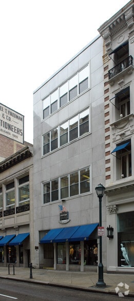 Chestnut Portfolio portfolio of 2 properties for sale on LoopNet.ca - Primary Photo - Image 2 of 2