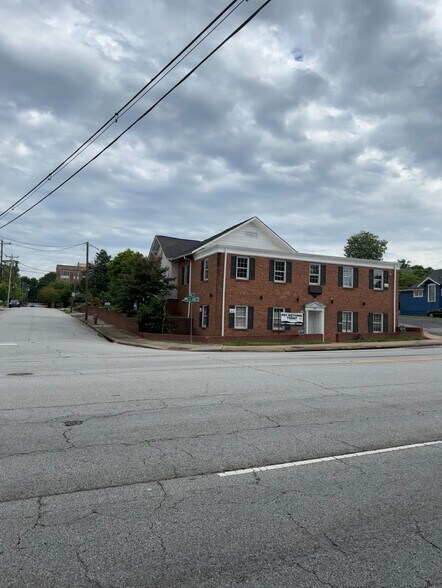 365-371 E Saint John St, Spartanburg, SC à louer - Photo du bâtiment - Image 2 de 3