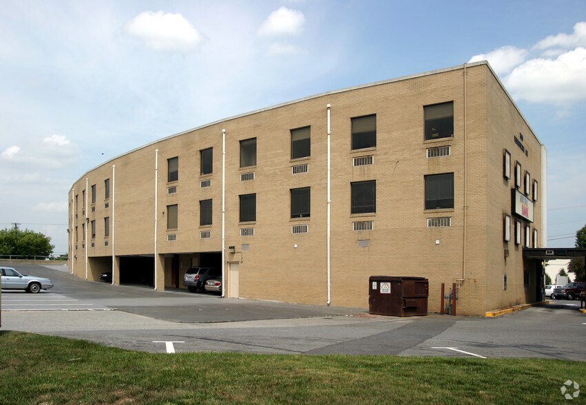 7610 Pennsylvania Ave, Forestville, MD à louer - Hall d’entrée - Image 3 de 15