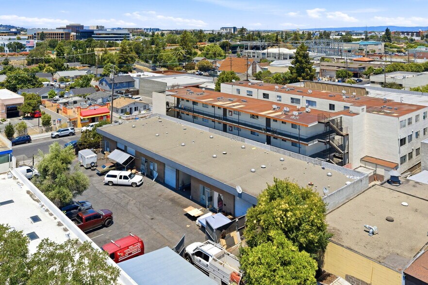 32 Willow St, Redwood City, CA à louer - Photo du bâtiment - Image 3 de 6