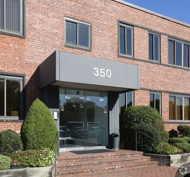 350 Old Country Rd, Garden City, NY for lease - Building Photo - Image 2 of 8
