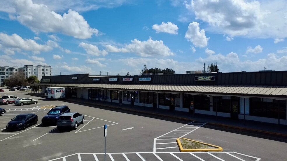 4500 NE Dixie Hwy, Palm Bay, FL à louer - Photo du bâtiment - Image 2 de 4