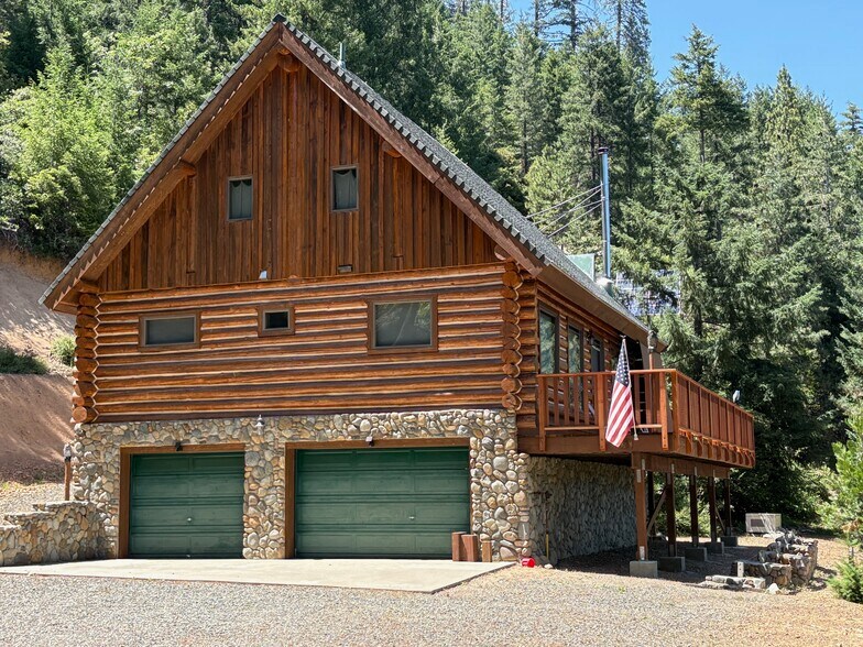 490 Bear Paw Trl, Trinity Center, CA à vendre - Photo du bâtiment - Image 1 de 32