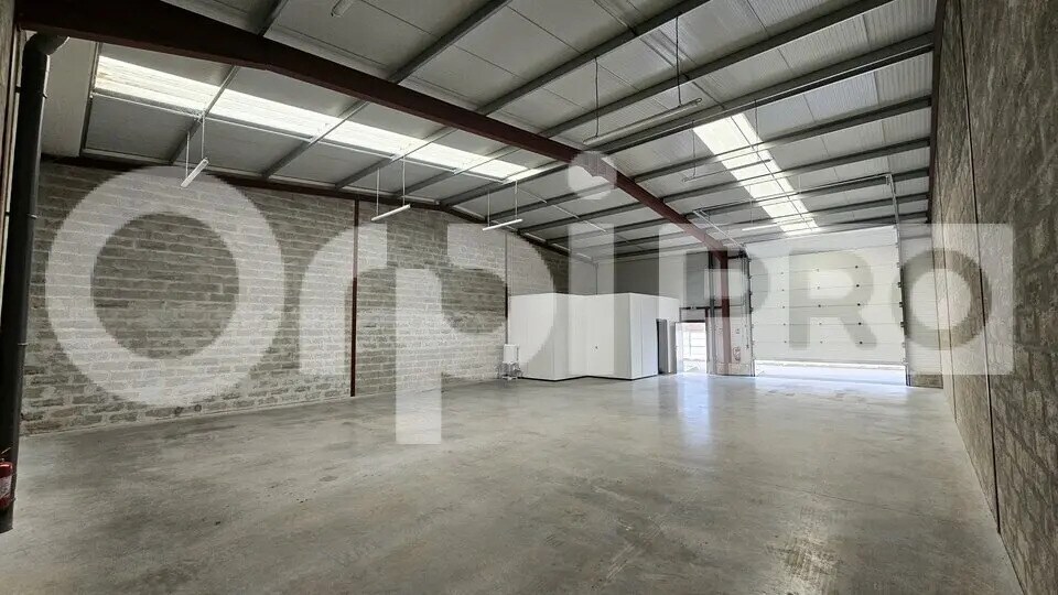 Flex dans SAINT-JEAN-D'ILLAC à louer - Photo du bâtiment - Image 2 de 4