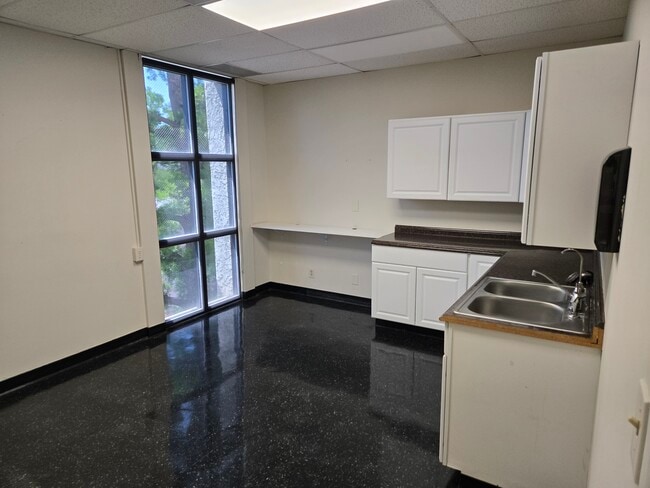 More details for 601 W Foothill Blvd, Claremont, CA - Office for Lease