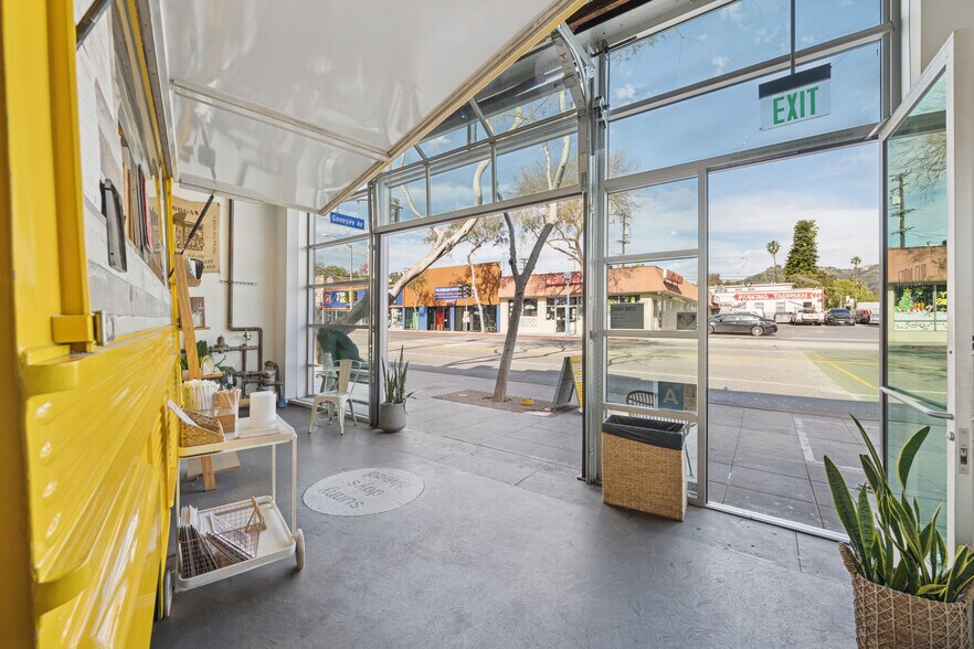 7748 Santa Monica Blvd, West Hollywood, CA à vendre - Photo du bâtiment - Image 3 de 21