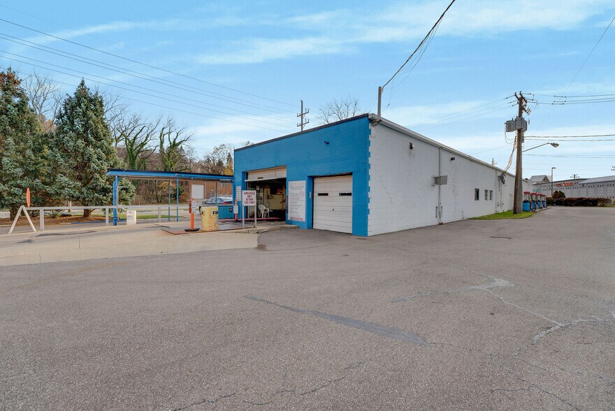 4345 Monticello Blvd, Cleveland, OH à vendre - Photo du bâtiment - Image 2 de 5