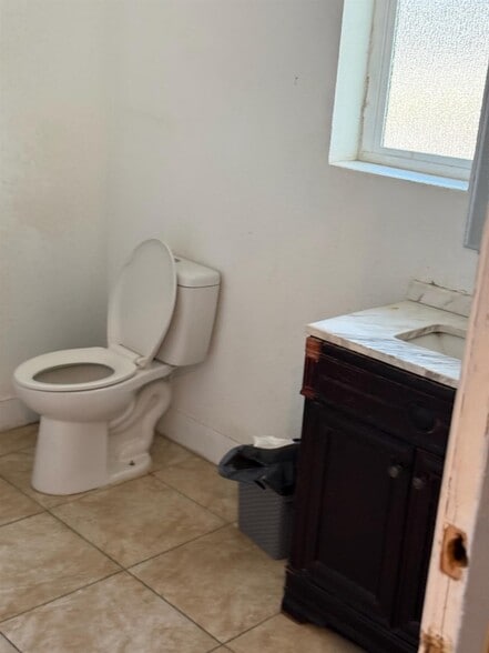 5638 N Gledhill Ave, Olivehurst, CA for sale - Interior Photo - Image 3 of 10