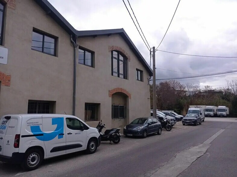 151 Avenue Ibrahim Ali ( 1977-1995), Marseille à louer - Photo du bâtiment - Image 2 de 29