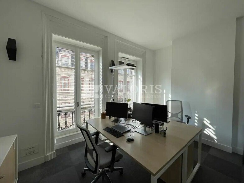 Bureau dans Lyon à louer - Photo du bâtiment - Image 3 de 8