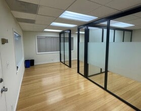 711-713 Santa Cruz Ave, Menlo Park, CA for lease Building Photo- Image 2 of 5