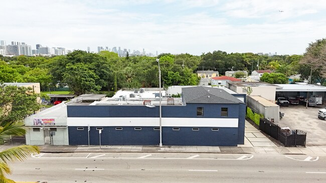 Plus de détails pour 530 NW 54th St, Miami, FL - Bureau à vendre