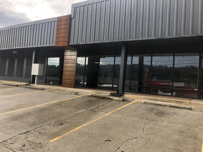 5227 Middlebrook Pike, Knoxville, TN for lease - Primary Photo - Image 1 of 5