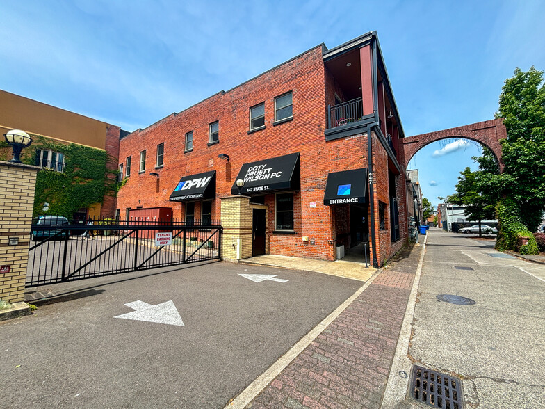 447 State St, Salem, OR for lease - Building Photo - Image 2 of 7