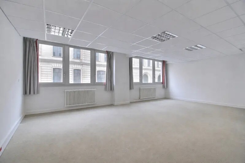 20 Rue Croix Des Petits Champs, Paris for sale - Interior Photo - Image 2 of 10