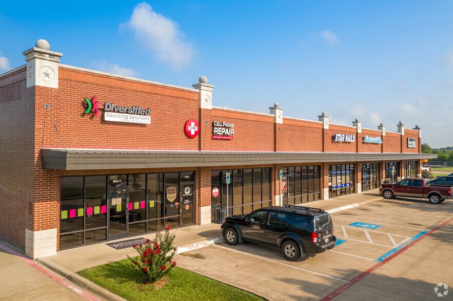 1585 N Highway 77, Waxahachie, TX for lease - Building Photo - Image 1 of 3