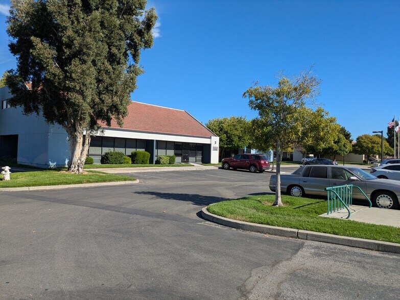 4701 Patrick Henry Dr, Santa Clara, CA à louer - Photo du bâtiment - Image 2 de 55