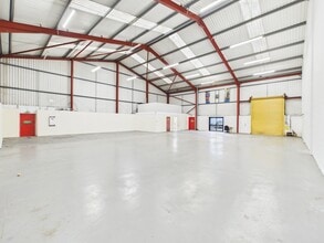 39 Back Peebles St, Ayr for lease Interior Photo- Image 2 of 2
