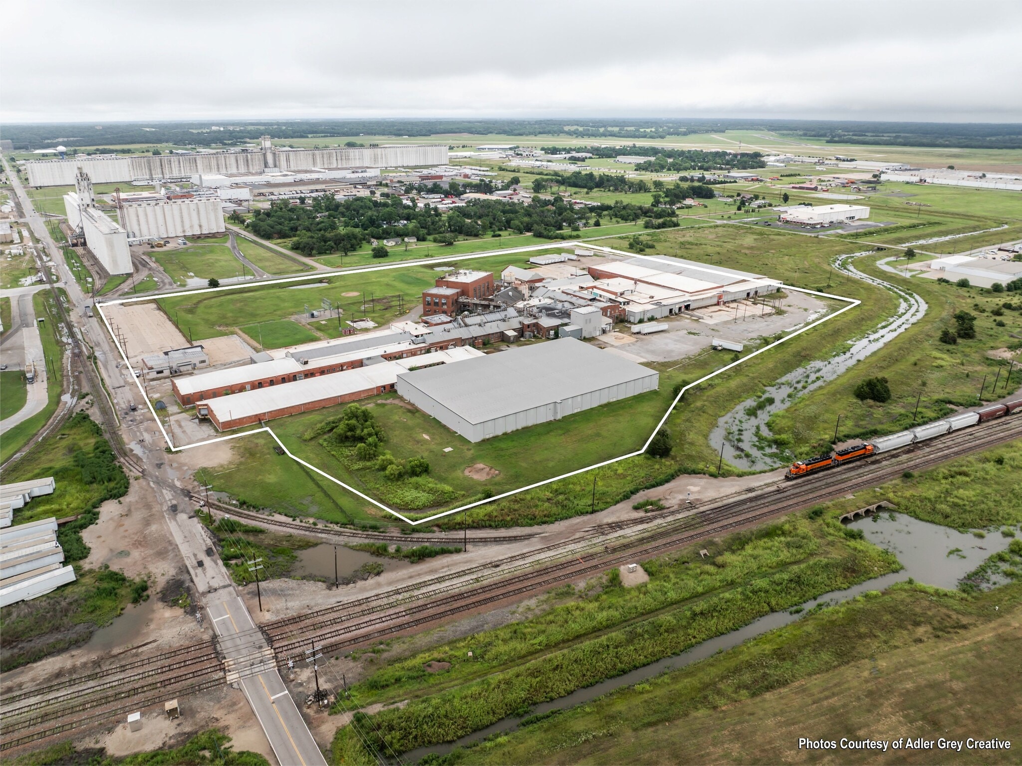 100 Halstead, Hutchinson, KS for lease Primary Photo- Image 1 of 10