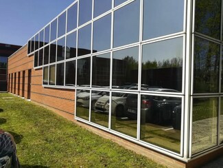 Plus de détails pour 1 Rue Blaise Pascal, Trappes - Bureau à louer