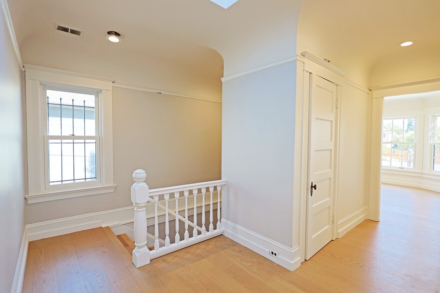 2035-2037 Ashby Ave, Berkeley, CA for sale - Interior Photo - Image 3 of 23