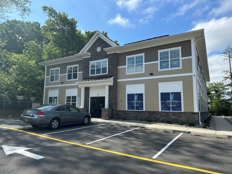 49 Route 520, Englishtown, NJ for lease - Building Photo - Image 1 of 6