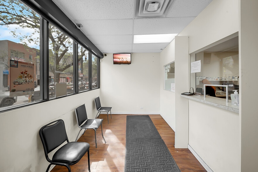 2724 W Division St, Chicago, IL for lease - Building Photo - Image 3 of 8