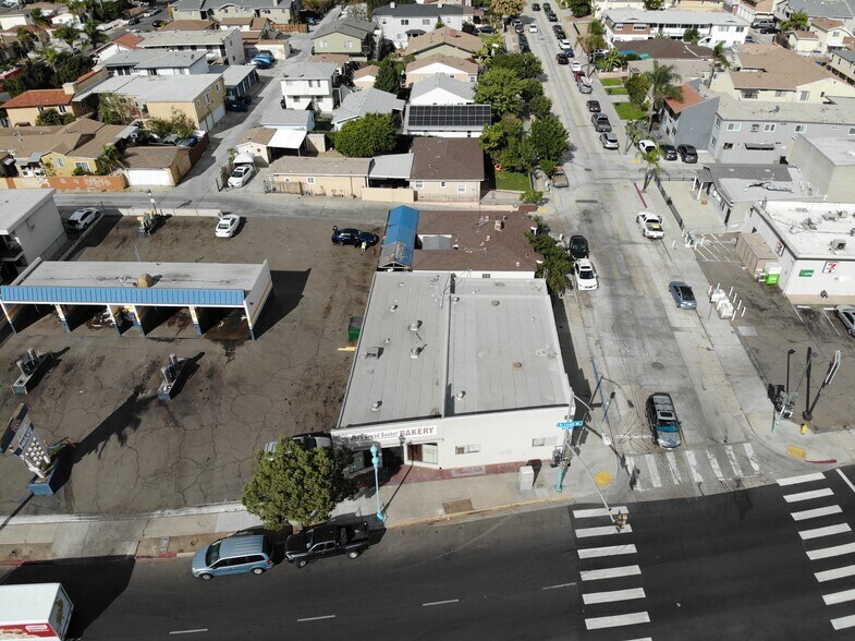 4404 52nd St, San Diego, CA à vendre - Photo du bâtiment - Image 2 de 8