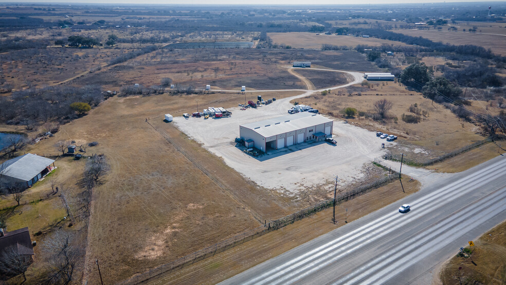 10492 N HWY 16, Poteet, TX à vendre - Photo principale - Image 1 de 1