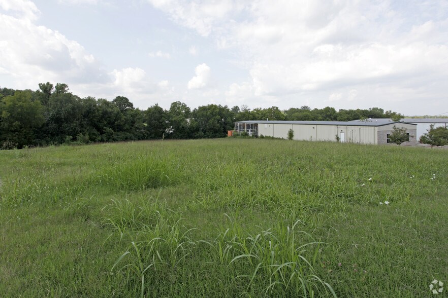 1204 & 1210 Longleaf Drive | 1.88 Acres portefeuille de 2 propriétés à vendre sur LoopNet.ca - Photo du bâtiment - Image 2 de 3