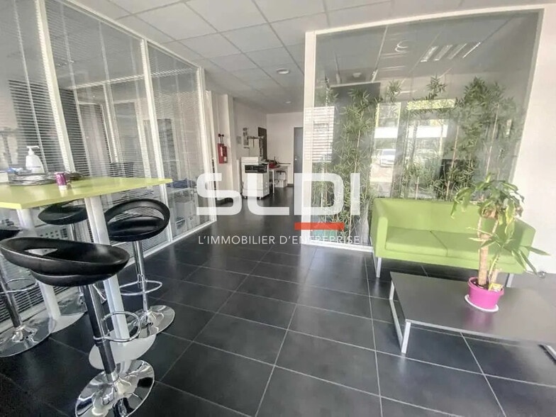 Bureau dans Vaulx-en-Velin à louer - Photo intérieure - Image 3 de 6