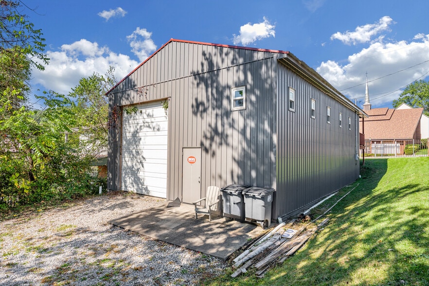 216 Maryland Ave, Nutter Fort, WV for sale - Primary Photo - Image 1 of 12