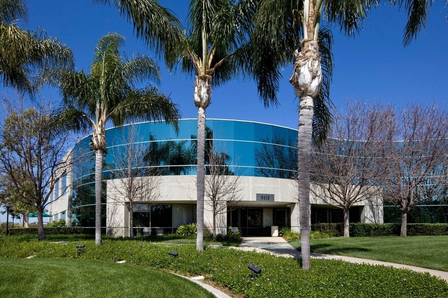 9449 Carroll Park Dr, San Diego, CA à louer - Photo du bâtiment - Image 2 de 7