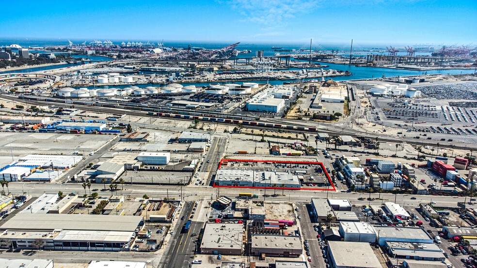 1700 W Anaheim St, Long Beach, CA à louer - Photo du bâtiment - Image 3 de 10