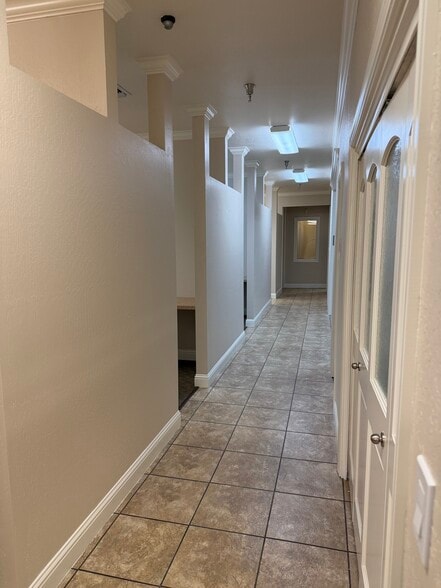 1889 Walters Ct, Fairfield, CA for sale - Interior Photo - Image 3 of 9