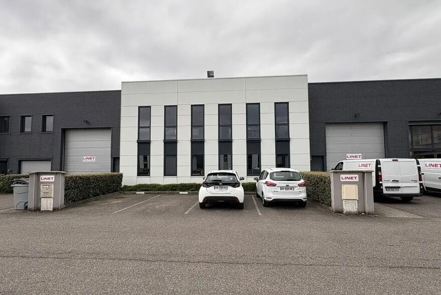 Flex in Vénissieux for sale - Building Photo - Image 1 of 1