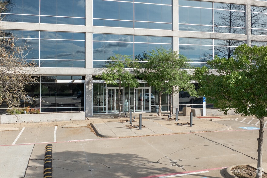 2250 W John Carpenter Fwy, Irving, TX for lease - Building Photo - Image 3 of 5