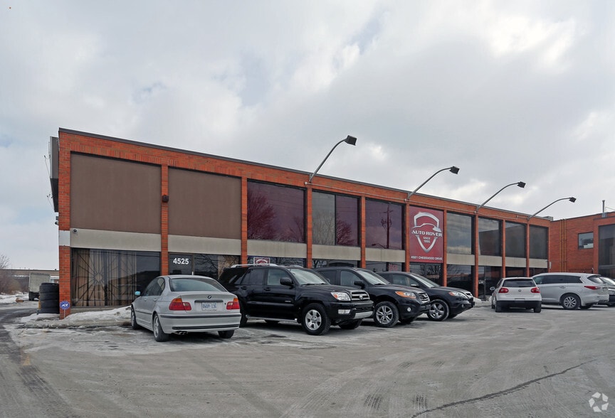 470-536 Champagne Dr, Toronto, ON à louer - Photo du bâtiment - Image 2 de 20