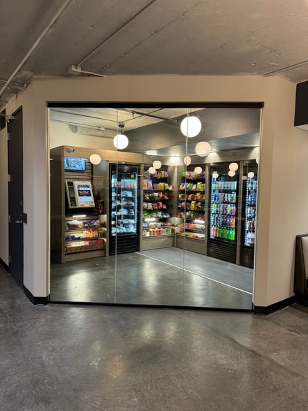 2001 Killebrew Dr, Bloomington, MN for lease - Interior Photo - Image 3 of 26