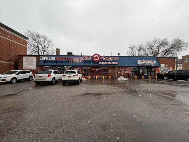 5255 W Madison St, Chicago, IL for sale - Building Photo - Image 2 of 7