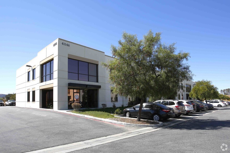 41146 Elm St, Murrieta, CA à louer - Photo du bâtiment - Image 1 de 1