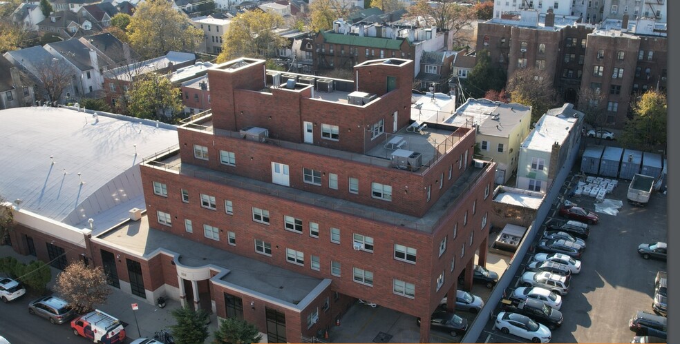 858 E 29th St, Brooklyn, NY for lease - Building Photo - Image 1 of 8