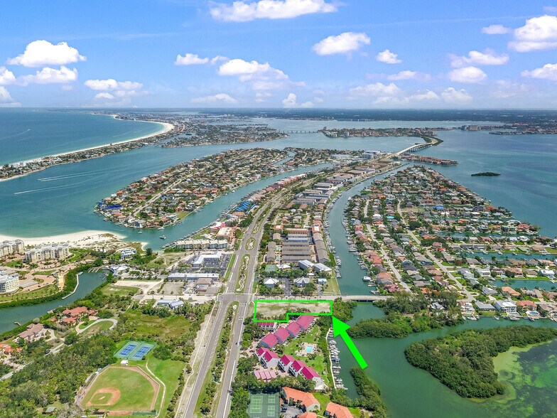 Sands Point Dr & Pinellas Bayway S, Tierra Verde, FL à vendre - Aérien - Image 3 de 10