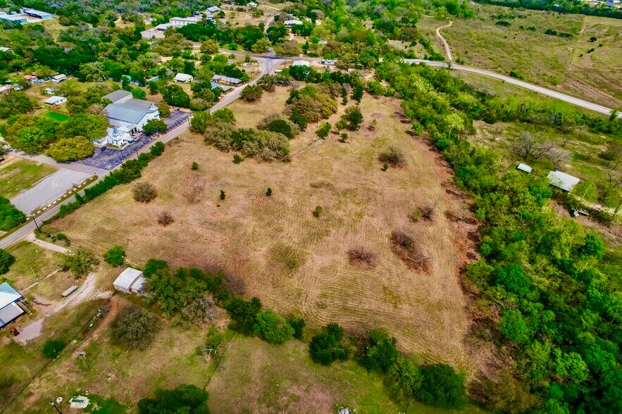7908 County Road 404, Spicewood, TX à vendre - Photo du bâtiment - Image 2 de 25